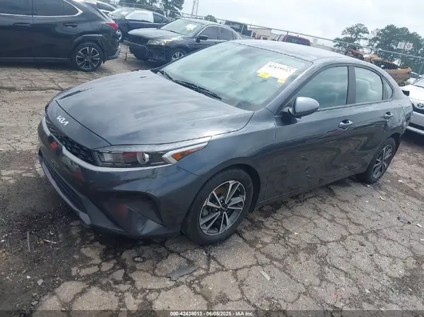 3KPF24AD6PE553198 2023 KIA FORTE - Image 2