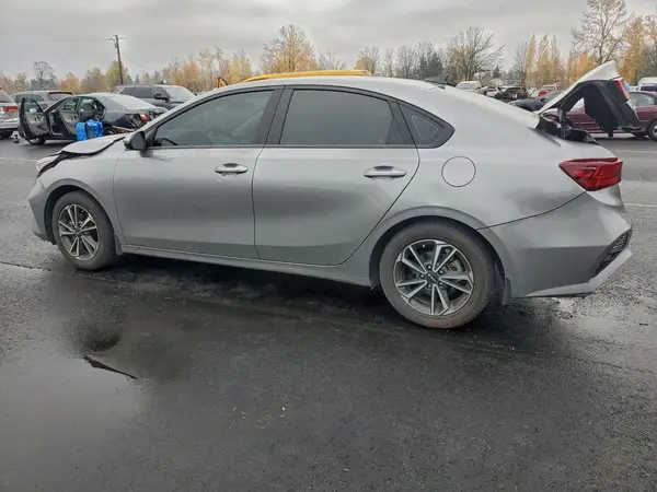 3KPF24AD6PE554898 2023 KIA FORTE - Image 2