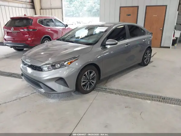 3KPF24AD6PE556781 2023 KIA FORTE - Image 2