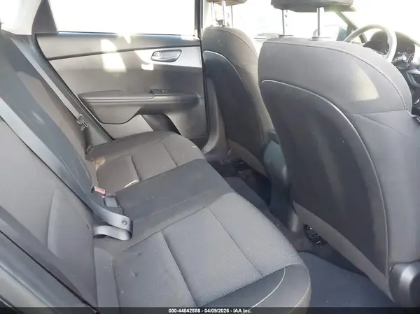 3KPF24AD6PE564685 2023 KIA FORTE - Image 8