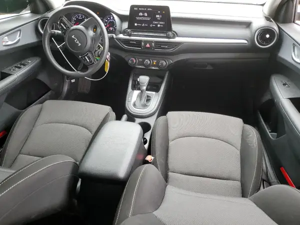 3KPF24AD6PE565660 2023 KIA FORTE - Image 8