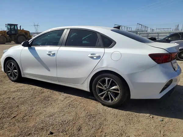 3KPF24AD6PE566758 2023 KIA FORTE - Image 2