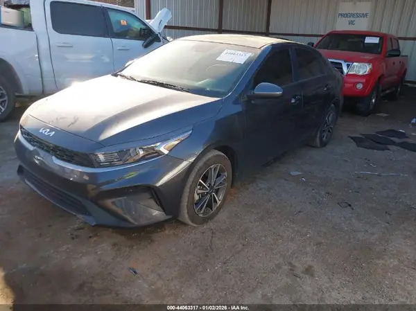 3KPF24AD6PE568722 2023 KIA FORTE - Image 2