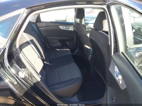 3KPF24AD6PE569921 2023 KIA FORTE - Image 8