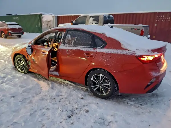 3KPF24AD6PE573824 2023 KIA FORTE - Image 2