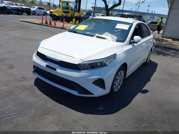 3KPF24AD6PE576917 2023 KIA FORTE - Image 2