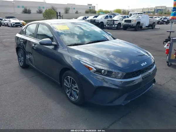 3KPF24AD6PE578103 2023 KIA FORTE - Image 1