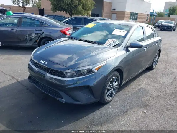 3KPF24AD6PE578103 2023 KIA FORTE - Image 2