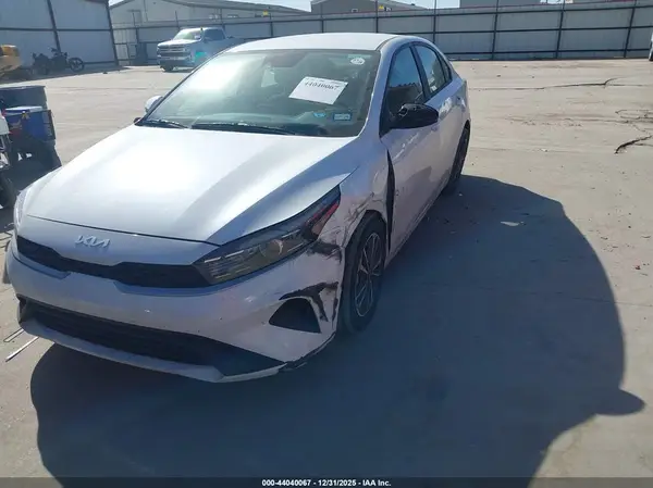 3KPF24AD6PE583429 2023 KIA FORTE - Image 2
