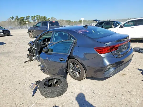 3KPF24AD6PE585245 2023 KIA FORTE - Image 2