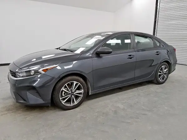 3KPF24AD6PE588114 2023 KIA FORTE - Image 1