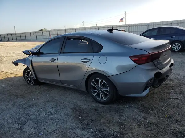 3KPF24AD6PE588291 2023 KIA FORTE - Image 2