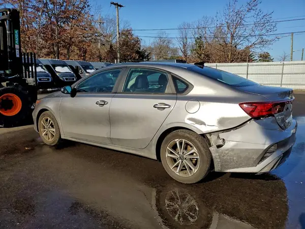 3KPF24AD6PE588422 2023 KIA FORTE - Image 2