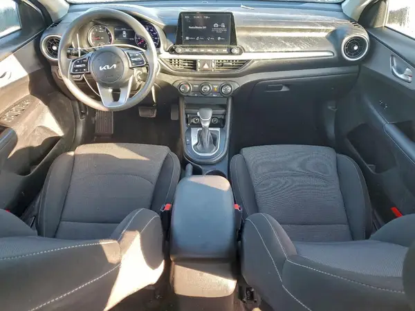 3KPF24AD6PE589988 2023 KIA FORTE - Image 8