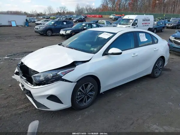 3KPF24AD6PE590574 2023 KIA FORTE - Image 2