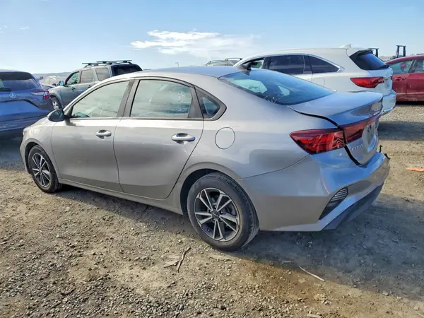 3KPF24AD6PE593555 2023 KIA FORTE - Image 2