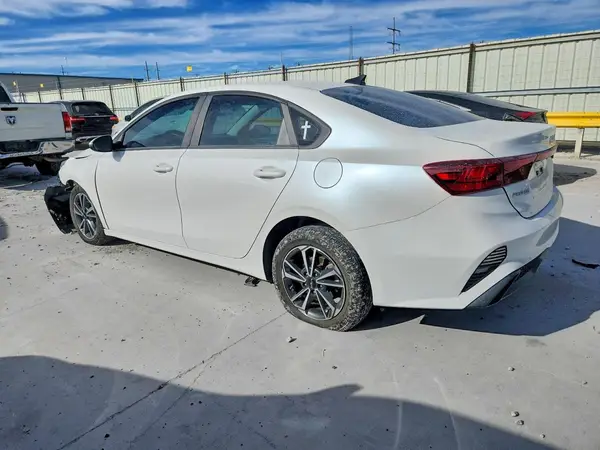 3KPF24AD6PE597525 2023 KIA FORTE - Image 2