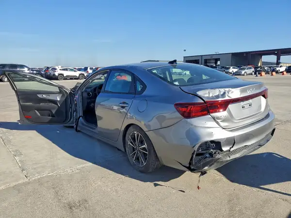 3KPF24AD6PE599775 2023 KIA FORTE - Image 2