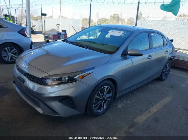 3KPF24AD6PE604439 2023 KIA FORTE - Image 2