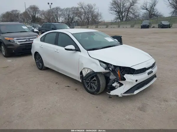 3KPF24AD6PE608328 2023 KIA FORTE - Image 1