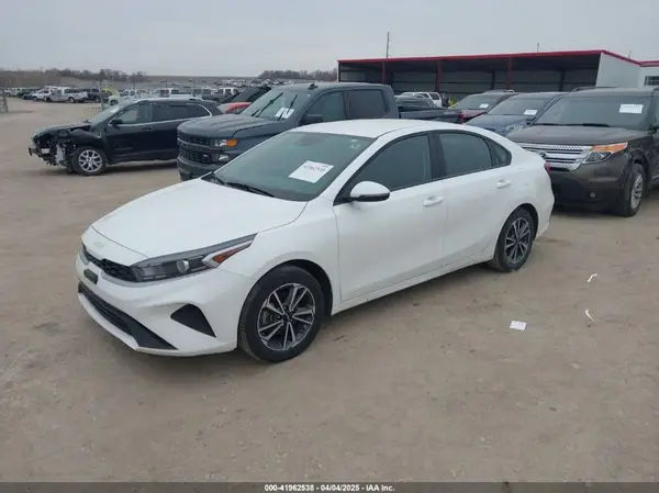 3KPF24AD6PE608328 2023 KIA FORTE - Image 2