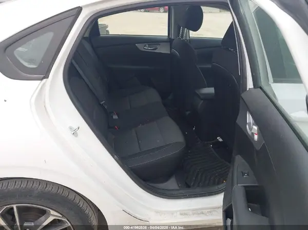 3KPF24AD6PE608328 2023 KIA FORTE - Image 8