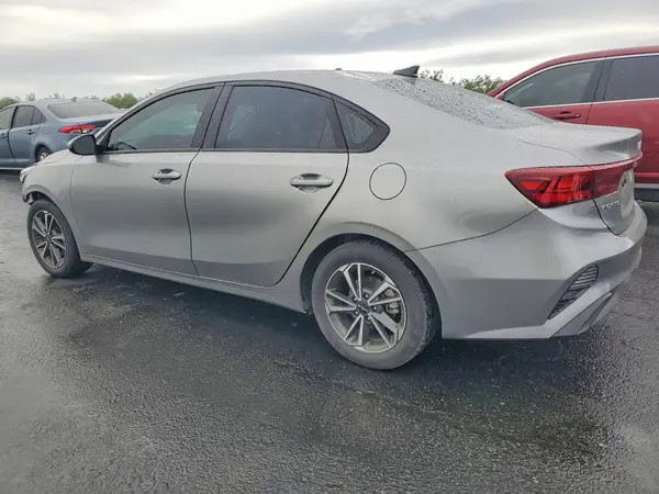 3KPF24AD6PE617370 2023 KIA FORTE - Image 2