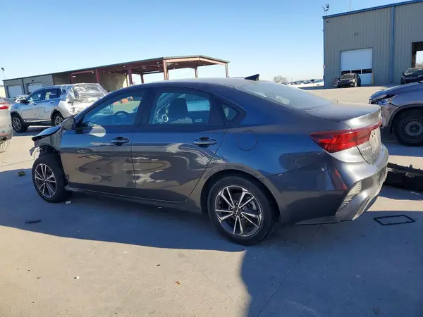 3KPF24AD6PE621483 2023 KIA FORTE - Image 2