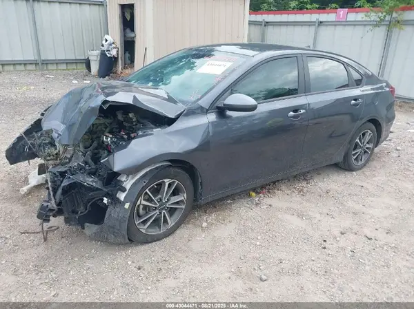 3KPF24AD6PE621502 2023 KIA FORTE - Image 2