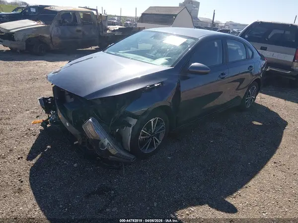 3KPF24AD6PE621967 2023 KIA FORTE - Image 2