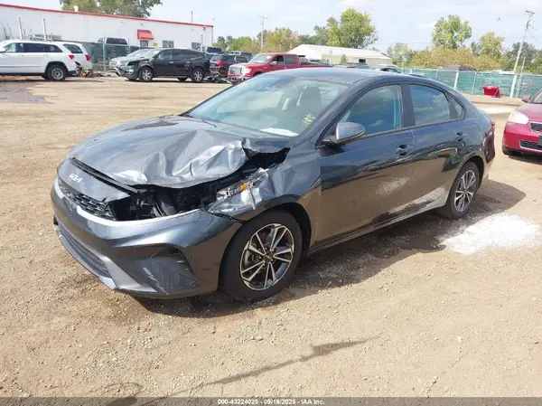 3KPF24AD6PE622827 2023 KIA FORTE - Image 2