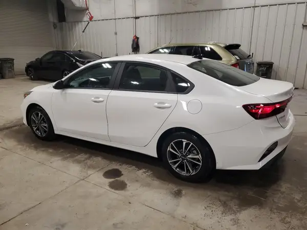 3KPF24AD6PE625405 2023 KIA FORTE - Image 2