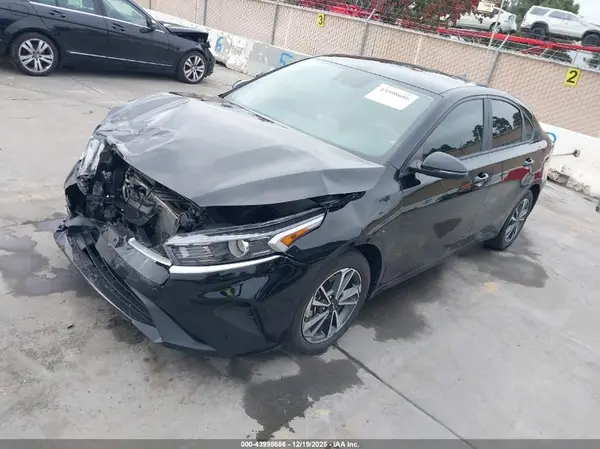 3KPF24AD6PE626439 2023 KIA FORTE - Image 2