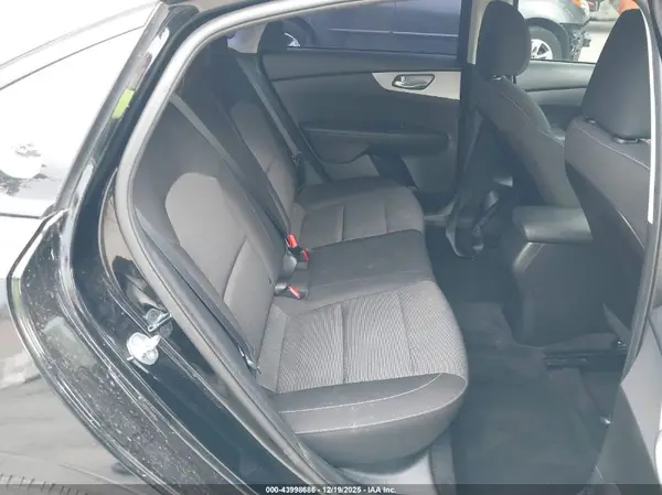 3KPF24AD6PE626439 2023 KIA FORTE - Image 8
