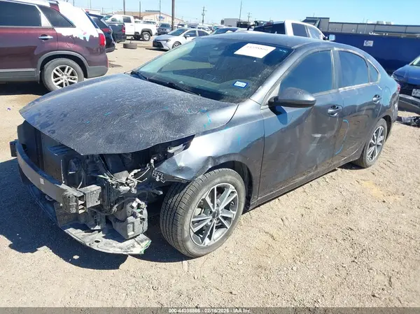 3KPF24AD6PE628885 2023 KIA FORTE - Image 2