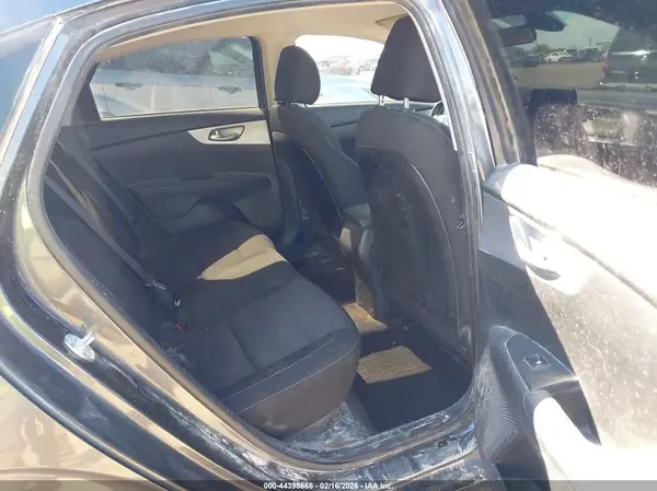 3KPF24AD6PE628885 2023 KIA FORTE - Image 8