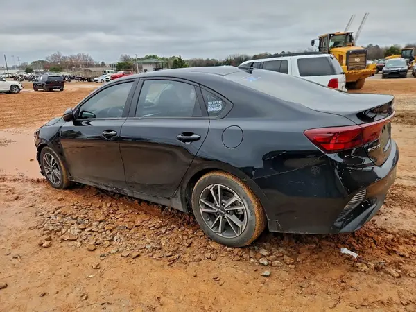 3KPF24AD6PE631835 2023 KIA FORTE - Image 2