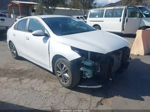 3KPF24AD6PE636307 2023 KIA FORTE - Image 1