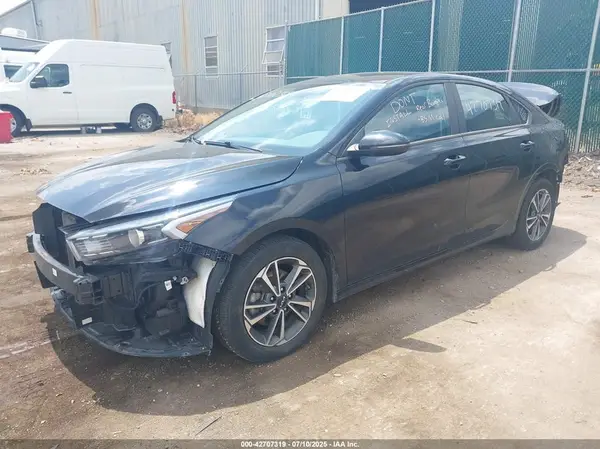 3KPF24AD6PE636386 2023 KIA FORTE - Image 2