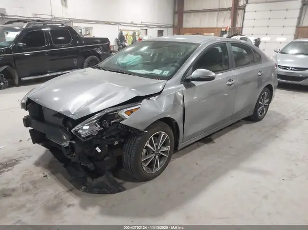 3KPF24AD6PE641619 2023 KIA FORTE - Image 2
