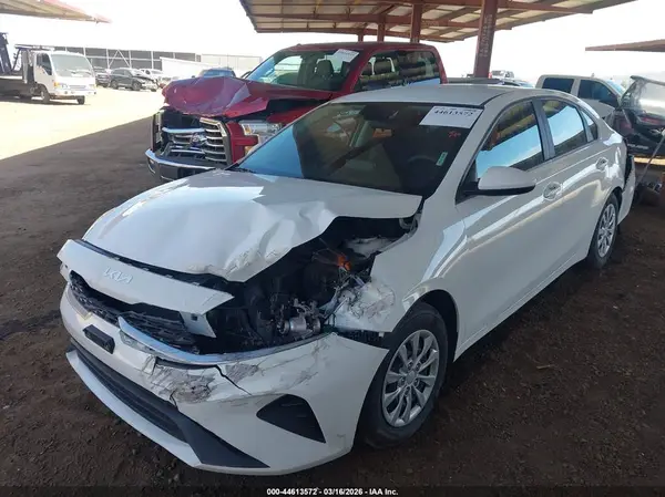 3KPF24AD6PE643354 2023 KIA FORTE - Image 2