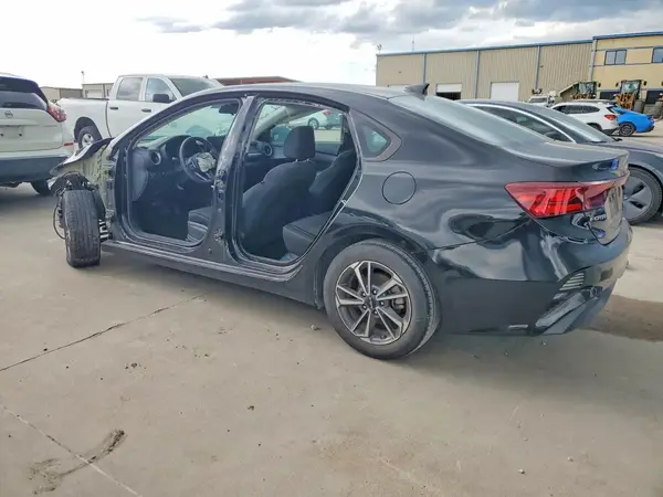 3KPF24AD6PE644309 2023 KIA FORTE - Image 2