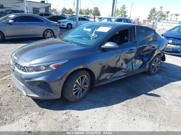 3KPF24AD6PE648764 2023 KIA FORTE - Image 2