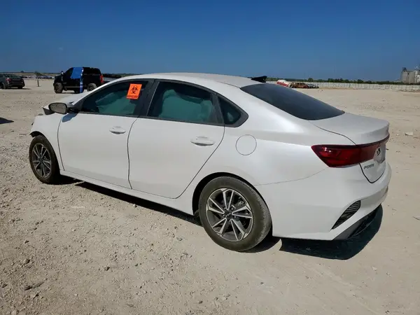 3KPF24AD6PE649445 2023 KIA FORTE - Image 2