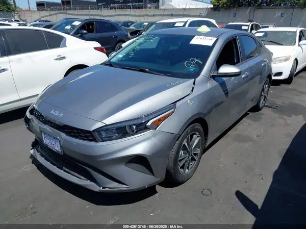 3KPF24AD6PE652300 2023 KIA FORTE - Image 2