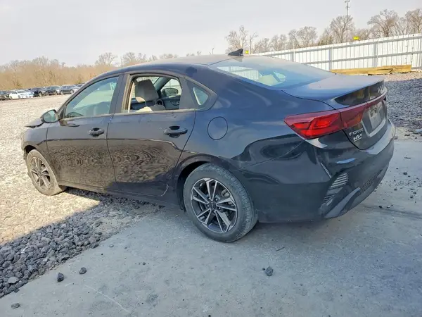 3KPF24AD6PE658100 2023 KIA FORTE - Image 2