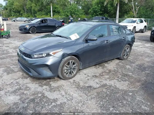 3KPF24AD6PE659473 2023 KIA FORTE - Image 2