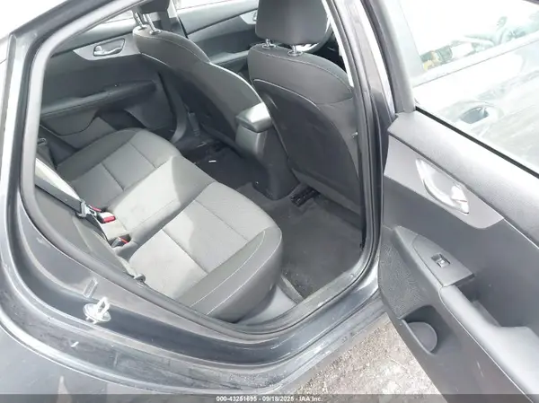 3KPF24AD6PE659473 2023 KIA FORTE - Image 8