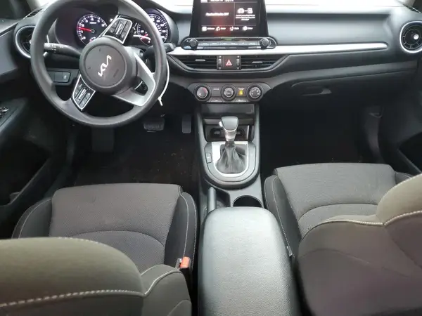 3KPF24AD6PE663863 2023 KIA FORTE - Image 8