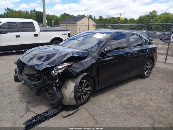 3KPF24AD6PE663913 2023 KIA FORTE - Image 2